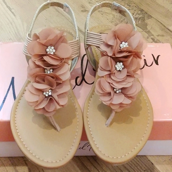 NIB Wild Pair Dusty Rose Floral Sandals - Picture 6 of 12
